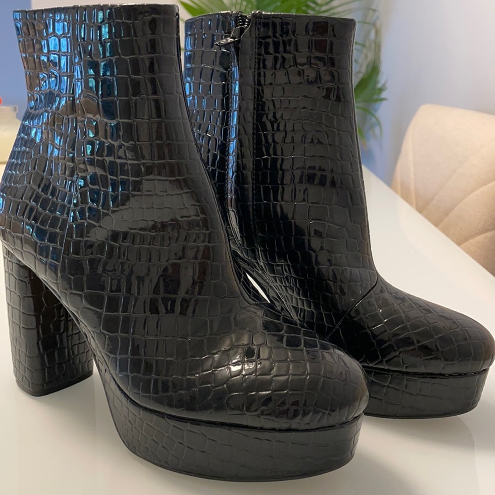 Mix No 6 black croc platform booties sz 7